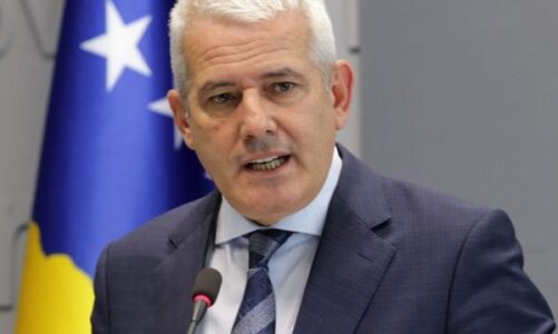 ministri i brendshem i kosoves ngre alarmin svecla milan radoicic po trajnon terroriste te tjere