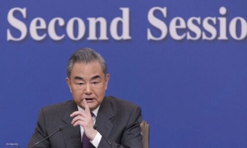 ministri i jashtem kinez i ashper lufta ne gaza turp per njerezimin