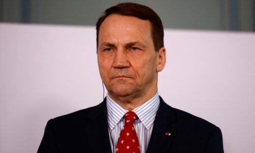 ministri i jashtem polak shkakton polemika ushtaret e nato s tashme te pranishem ne ukraine