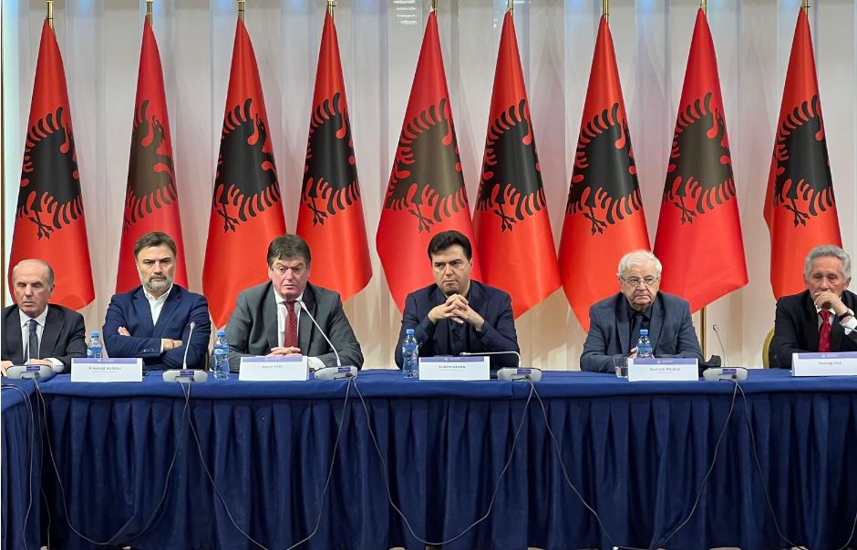neser afati i fundit i komisionit te reformes zgjedhore basha organizon tryezen e dialogut opozitar interesat e shqiptareve rrezikojne te