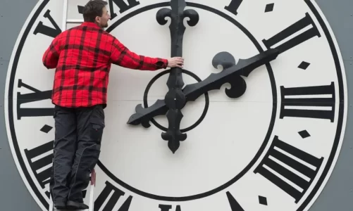 Një në tre gjermanë i pakënaqur me ndryshimin e orës