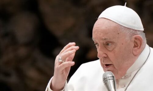 perendimi kritika per deklaraten e papa franceskut reagon vatikani kushti i pare per paqe ne ukraine eshte qe rusia ta ndale agresionin