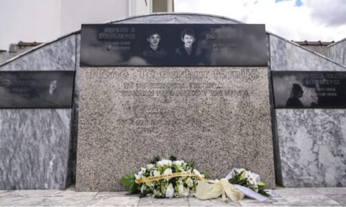 perkujtohen viktimat e familjeve bogujevci duriqi dhe llugaliu ne 25 vjetorin e masakres se podujeves