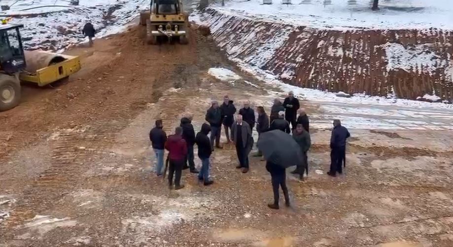 po na demtohen varrezat nga aksi i ri banoret e trepces ne proteste per rrugen herebel peshkopi