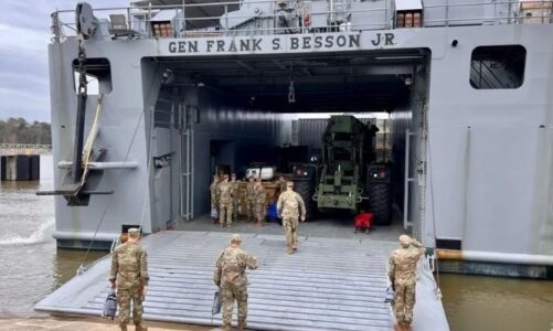 “Po vdesin nga uria”/ Anija ushtarake amerikane niset në Gaza për ndërtimin e portit, synon ndihmë humanitare për civilët