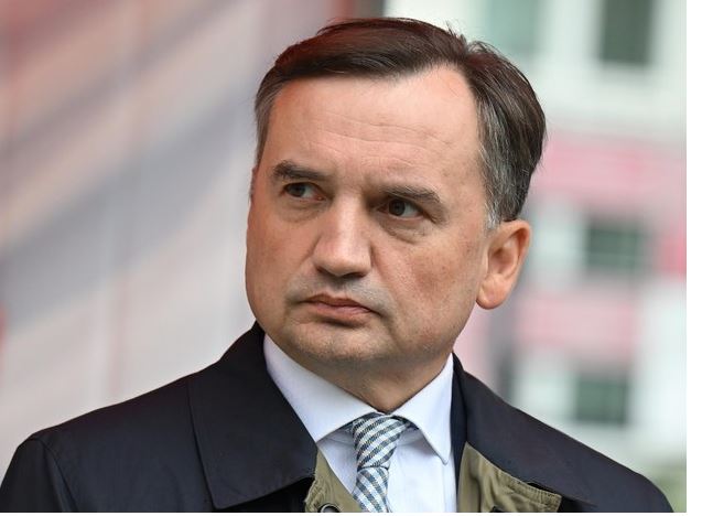 poloni bastiset shtepia e ish ministrit te drejtesise lidhur me pretendimet per korrupsion
