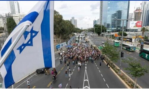 protesta ne tel aviv kerkohet arritja e marreveshjes per shkembimin e pengjeve