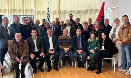 qasje e re per organizimin dhe perfaqesimin e shqiptareve rezidente ne shtetin fqinj krijohet diaspora shqiptare ne greqi takime me politikane helene