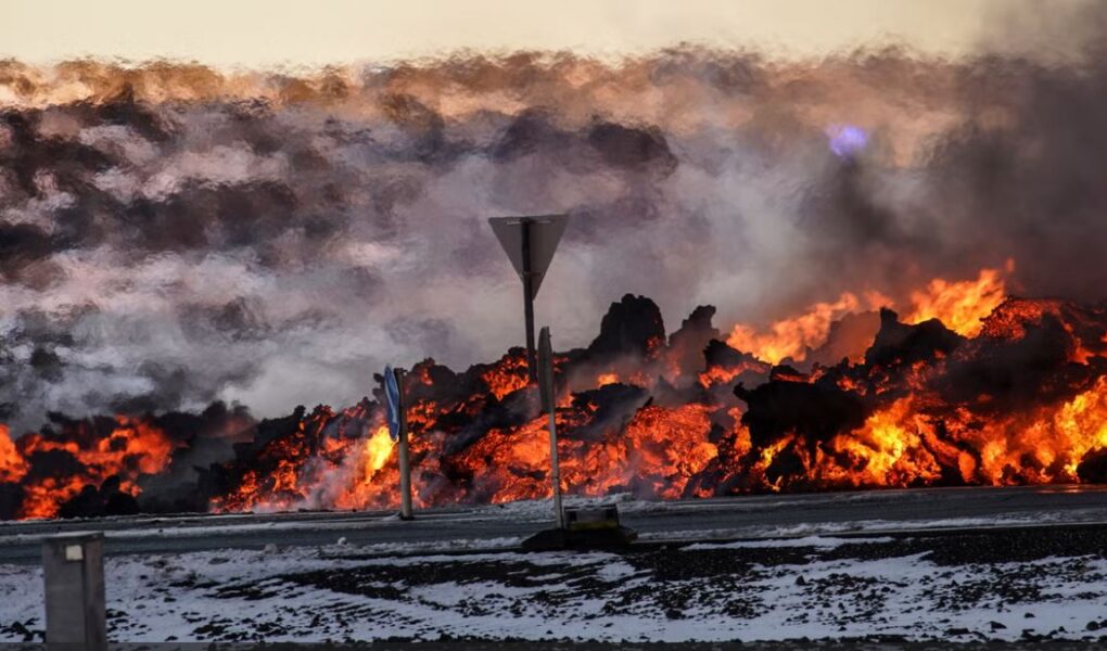 rreziku per shperthimin e vullkanit ne islande i afert evakuohet atraksioni turistik