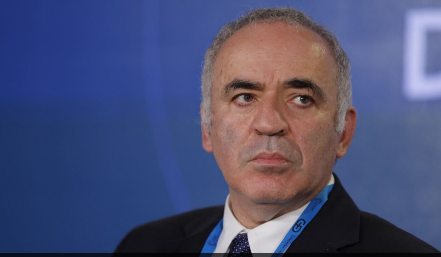 Rusia e fut në listën e “terroristëve” kritikun e Kremlinit, ish-kampionin e botës në shah Garry Kasparov