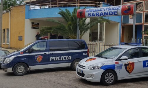 sarande ushtron dhune ndaj babait dhe kundershton policine arrestohet 38 vjecari