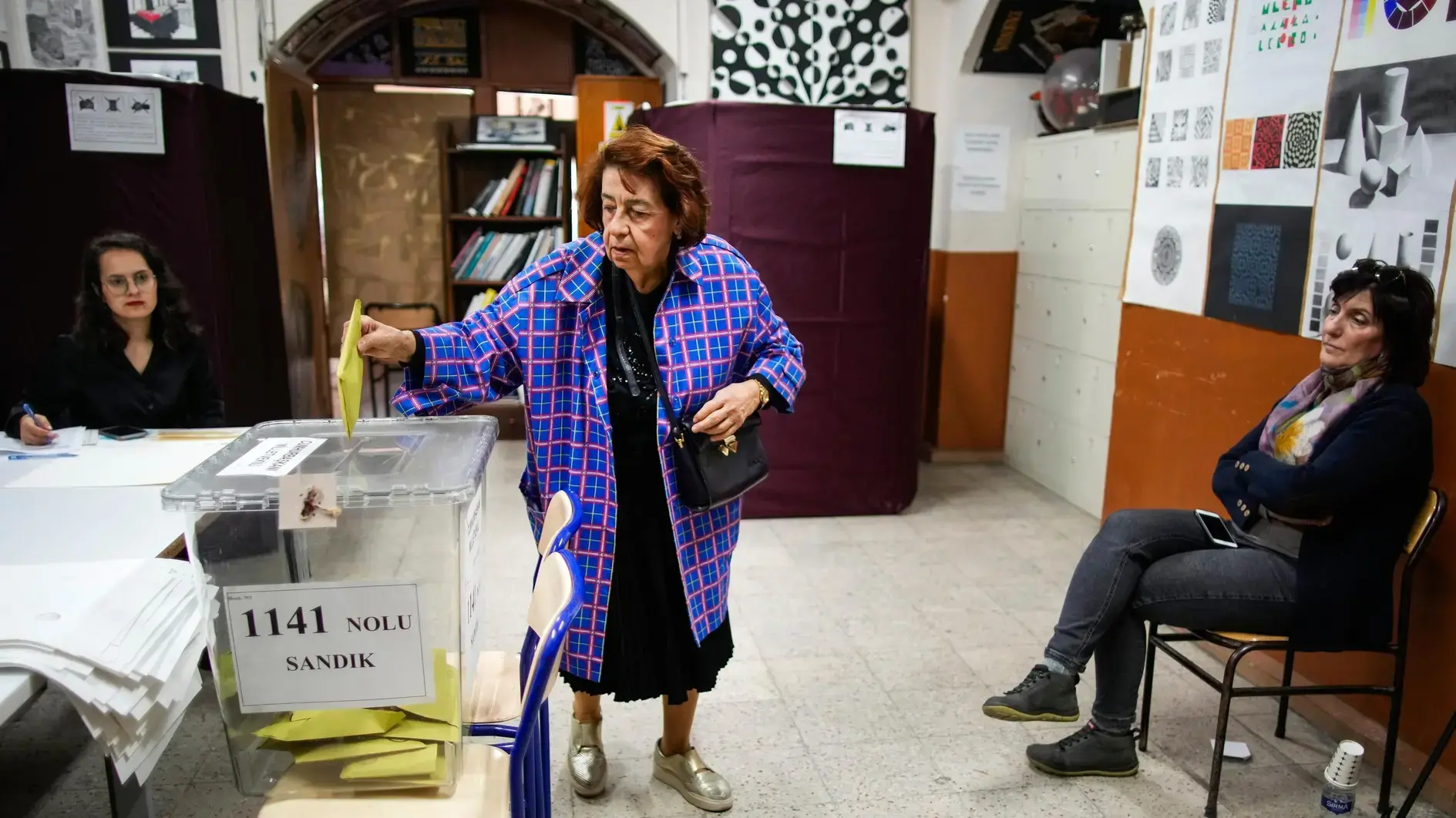 turqia mban sot zgjedhjet lokale nje prove per popullaritetin e erdoganit dy bashkite qe synon te kontrolloje me se shumti