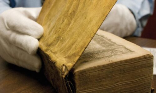 universiteti i harvardit heq kopertinen prej lekure njeriu nga nje liber i 1800 s
