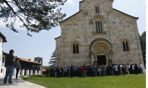 vendimi i qeverise se kosoves per vendimin per manastirin e decanit reagojne shtetet e quint it