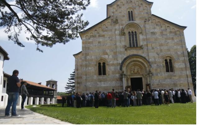 Vendimi i qeverisë së Kosovës për vendimin për manastirin e Deçanit, reagojnë shtetet e QUINT-it