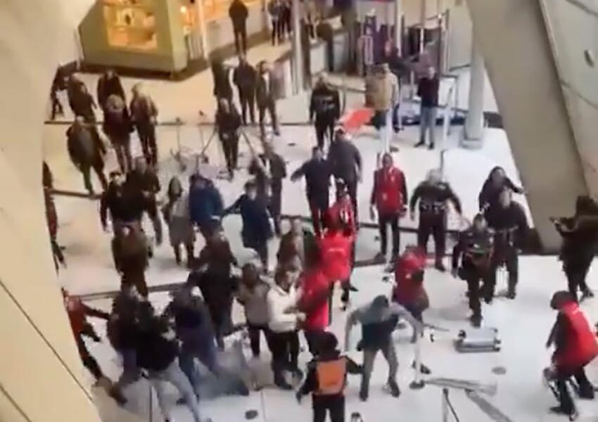 video kaos dhe perleshje ne aeroportin cdg te parisit gjate deportimit te nje aktivisti kurd
