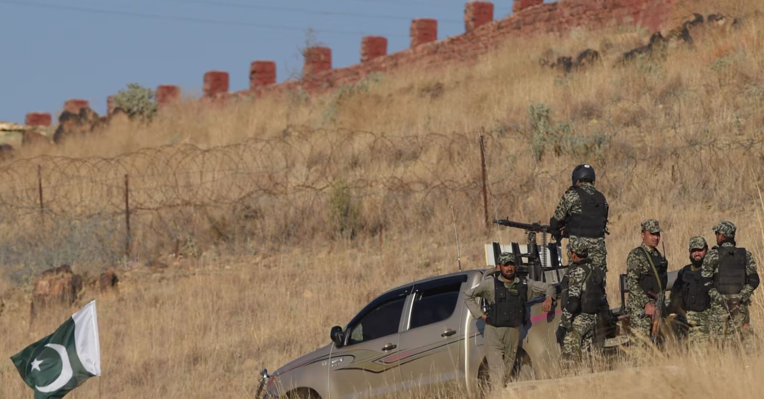 Vriten disa ushtarë nga një sulm vetëvrasës në një postë ushtarake në Pakistan