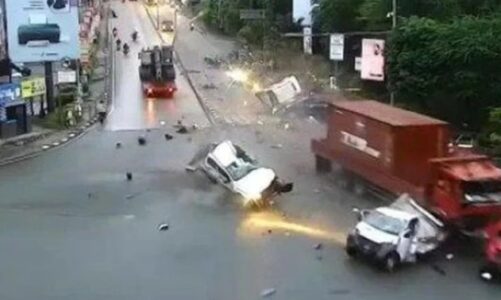 12 te vdekur dhe dy te plagosur ne nje aksident rrugor ne indonezi
