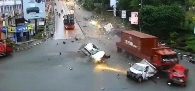 12 te vdekur dhe dy te plagosur ne nje aksident rrugor ne indonezi