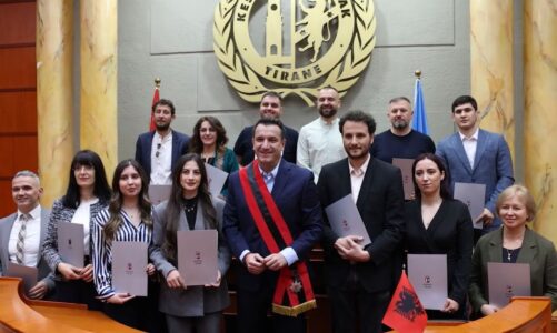 13 shtetas betohen per shtetesine shqiptare veliaj marrja e pasaportes shqiptare mision per te cuar vendin perpara