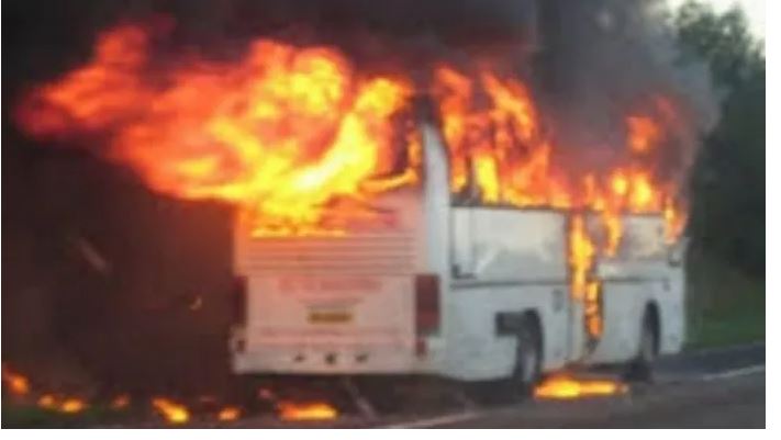 38 vjecari i ve zjarrin autobusit te parkuar ne delvine shpallet ne kerkim