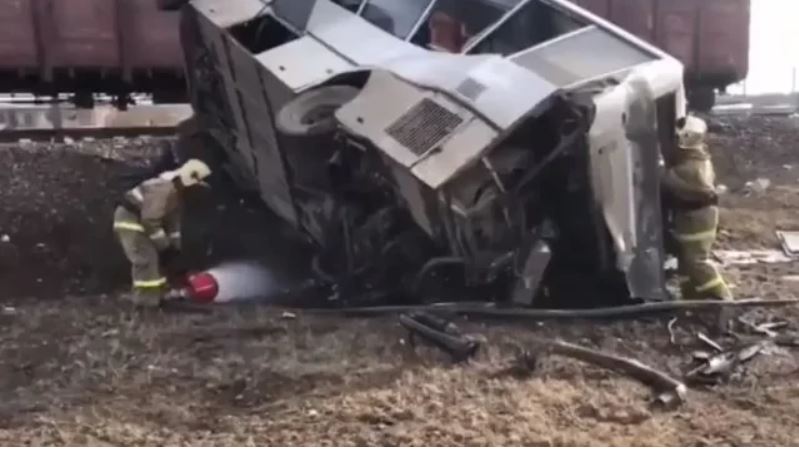 aksident i rende treni i pasagjereve perplaset me autobusin ne rusi 8 viktima