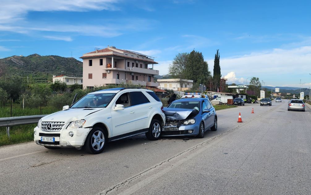 aksident ne aksin peqin elbasan shkak nje parakalim i gabuar detaje