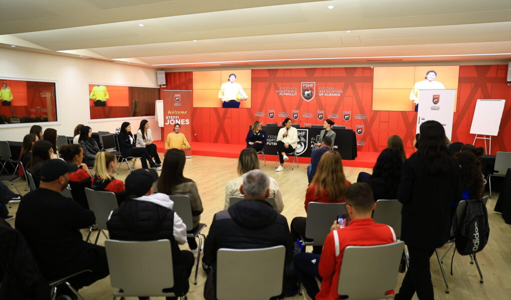 ambasadorja e futbollit gjerman steffi jones ne shqiperi takime me drejtues te fshf futbolliste trajneret