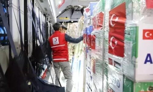 anija e 9 te e ndihmave humanitare nga turqia mberrin ne egjipt