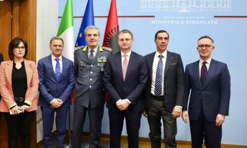 bashkepunimi mes institucioneve te dy vendeve ministri mete takohet me drejtues te larte te doganave italiane dhe guardia di finanza