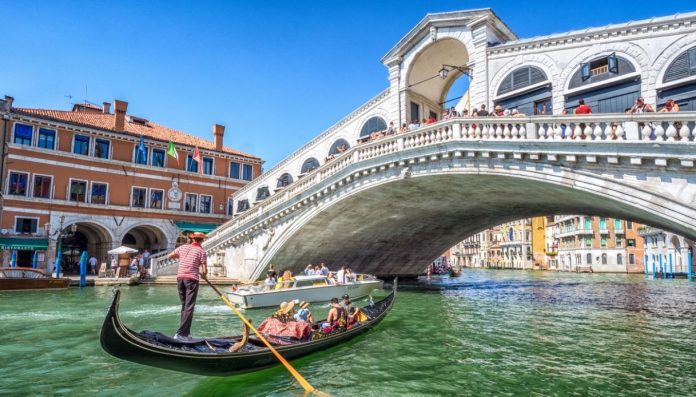 cfare eshte taksa turistike dhe si ka ndryshuar ajo