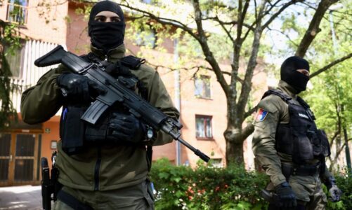 dolen ne pergjimet e sky ecc zyrtare te larte policie arrestohen ne bosnje
