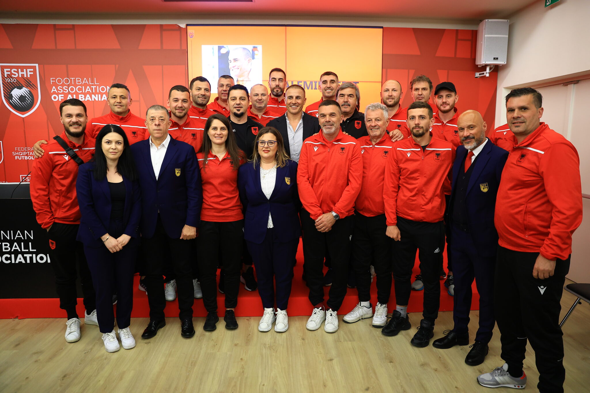fabio cannavaro shqiperia skuader e forte dhe qe luan me pasion populli me siguri eshte krenar