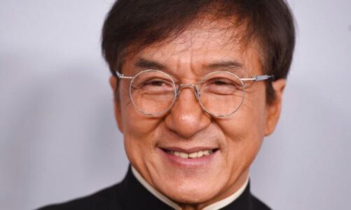 fansat te shqetesuar per shendetin e aktorit jackie chan mos u shqetesoni eshte pjese e