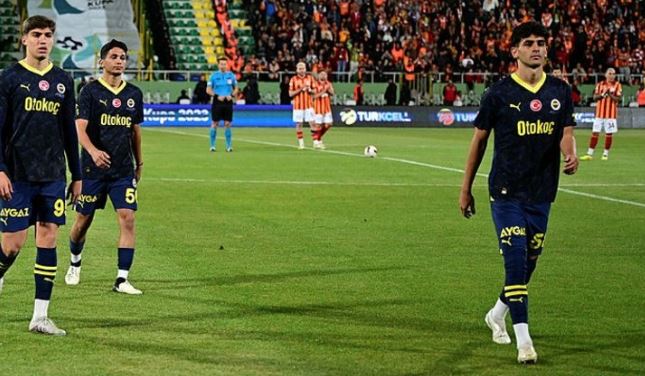 fenerbahce braktis ndeshjen pas dy minutash loje skena surreale ne finalen e superkupes se turqise feston gallatasaray video