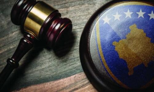 freedom house prokuroret dhe gjykatat mbeten te ndjeshme ndaj nderhyrjeve dhe korrupsionit nga elita politike ne kosove