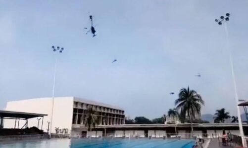 Helikopterët përplasen në ajër gjatë stërvitjes ushtarake, 10 të vdekur. Ja momenti fatal