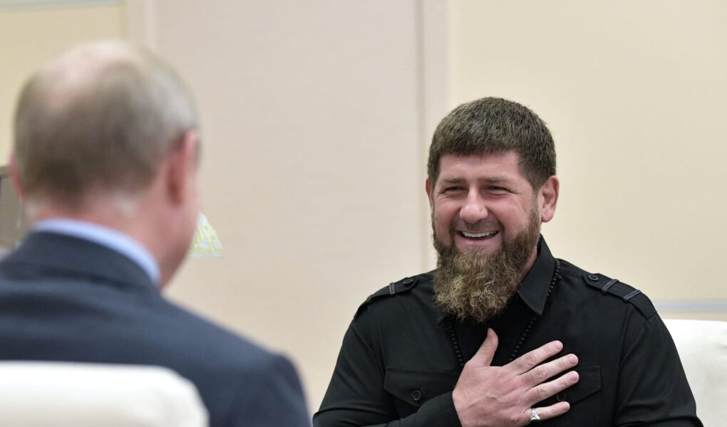 kadyrov i semure rende media ruse aleati i putin me zor leviz dhe flet me veshtiresi gjendja e tij e pashprese