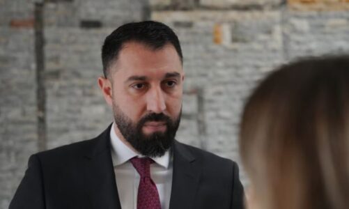 krasniqi lista serbe deshiron te kete monopol mbi politiken e serbeve ne kosove