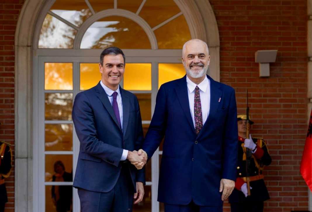 kryeministri spanjoll konsideron doreheqjen pas akuzave ndaj gruas rama mbeshtet pedro sanchez kurre mos u dorezo e verteta do te mbizoteroje miku im