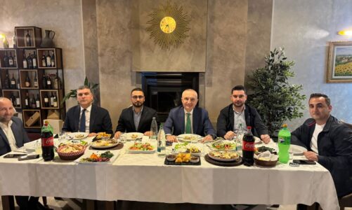 meta merr pjese ne iftarin e organizuar nga nenkryetari i bashkise kavaje muaji i bekuar i ramazanit sjellte bekime per cdo familje shqiptare