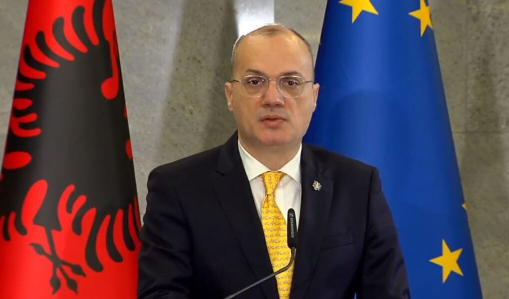 ministri igli hasani takon ne burg ish presidentin e kosoves hashim thaci