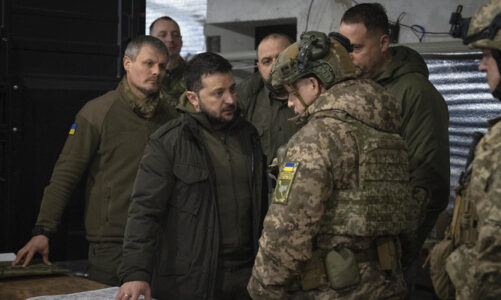 ndihma e shba mbetet e bllokuar kreu i ushtrise ukrainase sulmet e rusise jane ashpersuar
