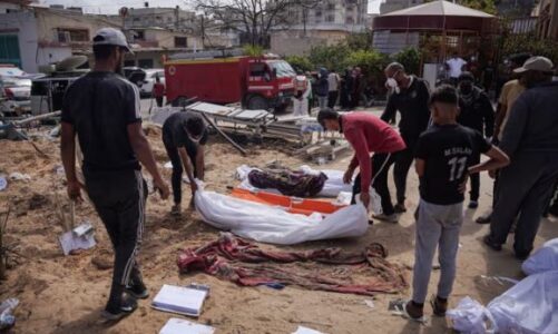 ndodhi gjate rrethimit nga izraeli gjenden 210 trupa ne spitalin nasser ne gaza varret e perkohshme