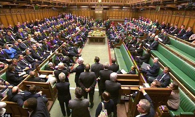 parlamenti britanik miraton pr ligjin per dergimin e emigranteve te paligjshem ne ruanda sunak shpetojme jete