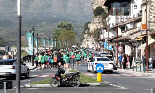 perfundon berat green half marathon maratona me 400 vrapues nga 30 vende te botes cmimin e pare e rremben luiza gega