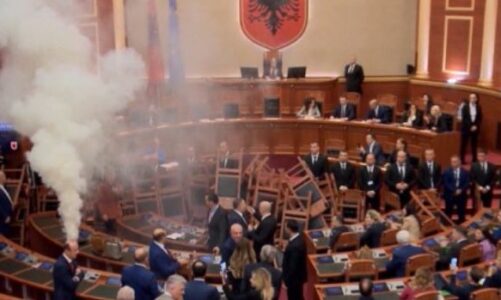 perplasje te dhunshme ne parlament freedom house grupi i berishes perpjekje per destabilizim minues te demokracise