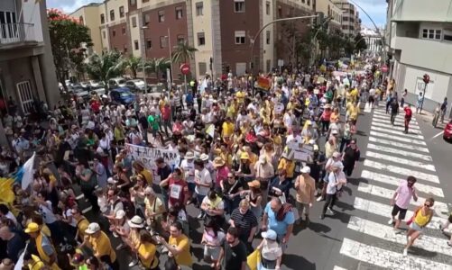 protesta masive ne spanje modeli i turizmit masiv po shkaterron ishullin dhe jeten e banoreve