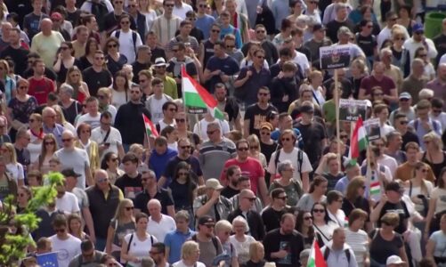 protesta ne hungari peter magyar udhehoqi tubimin kerkohet doreheqja e viktor orban