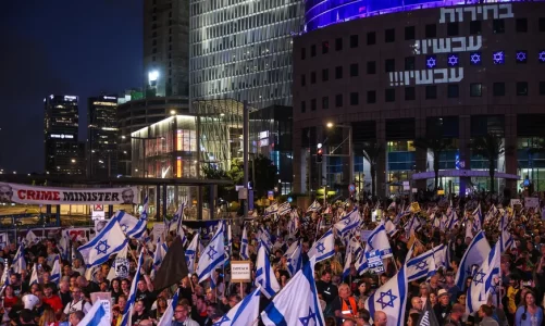 protestuesit pushtojne rruget ne izrael kerkojne lirimin e pengjeve dhe doreheqjen e netanyahut
